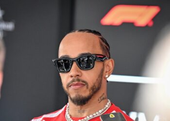 Hamilton Hit With 3-Place Grid Penalty After Impeding Piastri in Q3