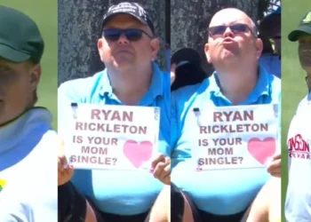 WATCH: Ryan Rickelton’s reaction to a fan’s cheeky ‘Is your mom single?’ banner goes viral in 3rd Test
