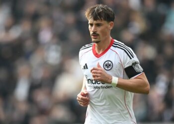 Eintracht Frankfurt’s Robin Koch responds to leadership critiques: “I can take it.”