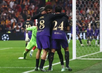 Watch: Lamine Yamal joins Anthony Gordon for trademark goal celebration