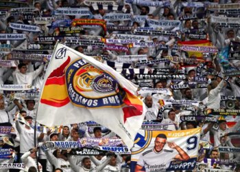Real Madrid’s fans sent a collective message to Vinícius Jr. outside the Bernabéu after red card vs Villarreal