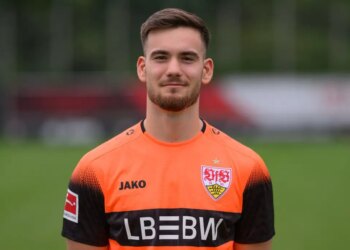 VfB Stuttgart keeper Dennis Seimen reflects on emotional Bundesliga debut against former club